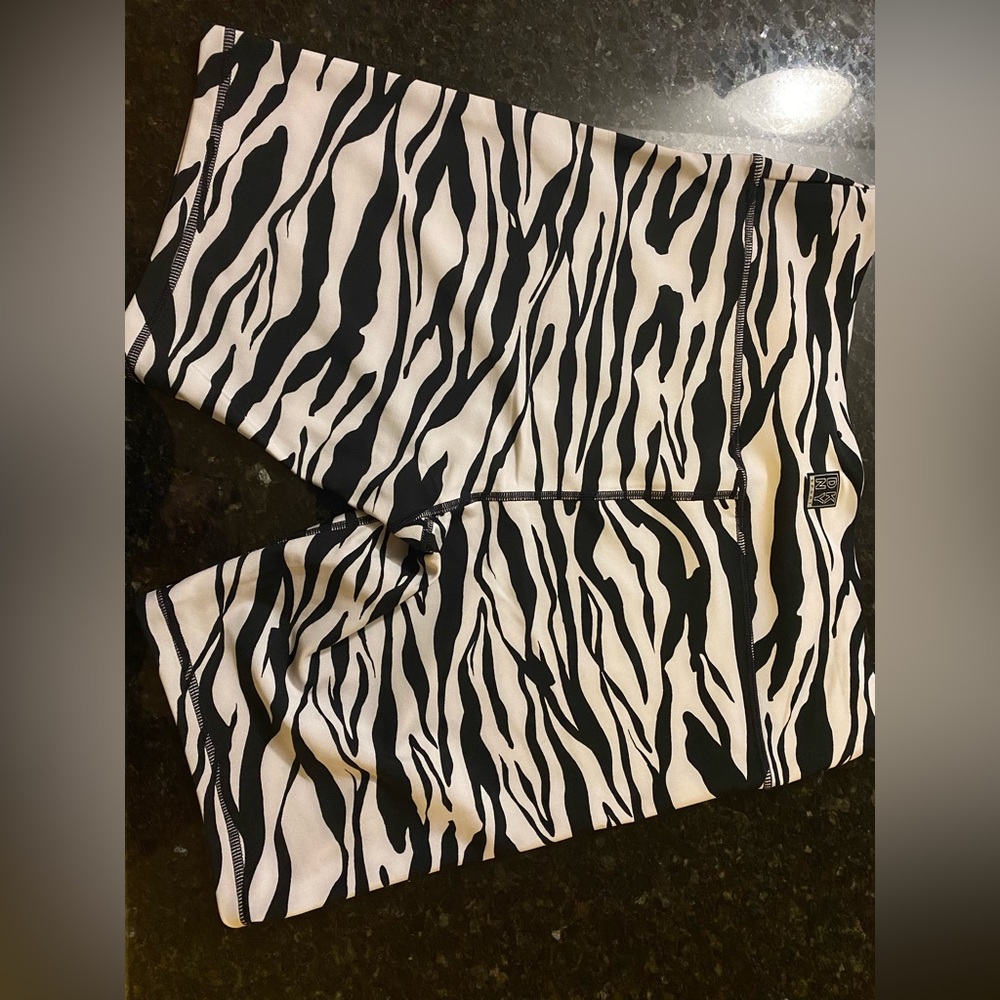 NWOT DKNY sport shorts XL